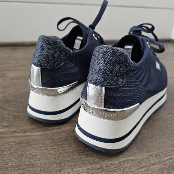 Michael Kors Monique Knit Trainer Lace Up Sneakers MK Logo Stretch Navy Sz8 - Picture 2 of 11